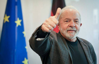 Lula passa bem após cirurgia para retirada de lesão na prega vocal esquerda